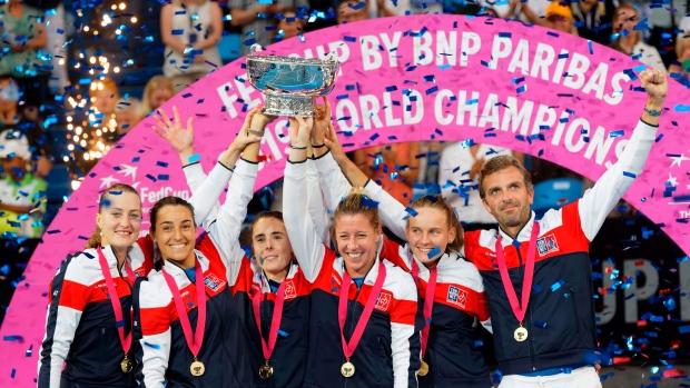 Kristina Mladenovic Caroline Garcia Alize Cornet Pauline Parmentier Fiona Ferro Julien Benneteau, The Canadian Press Kristina Mladenovic Caroline Garcia Alize Cornet Pauline Parmentier Fiona Ferro Julien Benneteau