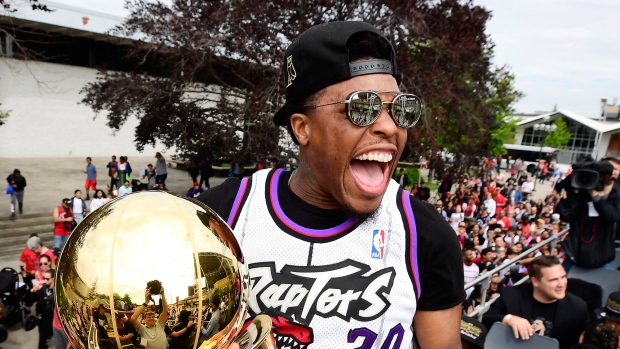 Raptors Legend Kawhi Leonard meets former Raptor Hakeem Olajuwan