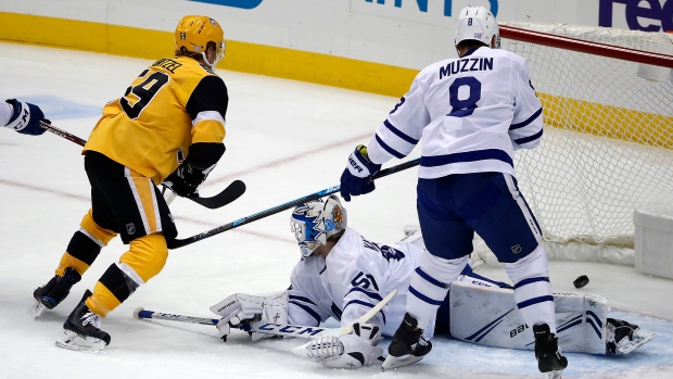 Kahun scores twice as Penguins rout Leafs in Kaskisuo's debut - TSN
