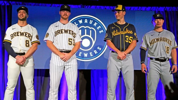 Milwaukee Brewers bringing back ball-in-glove logo in 2020, The Canadian Press Milwaukee Brewers bringing back ball-in-glove logo in 2020