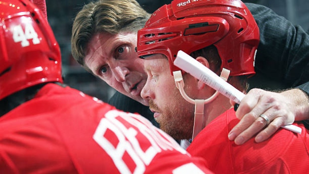 Mike Babcock and Johan Franzen 