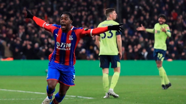 Schlupp gives 10-man Palace win over Bournemouth in PL , The Canadian Press Schlupp gives 10-man Palace win over Bournemouth in PL