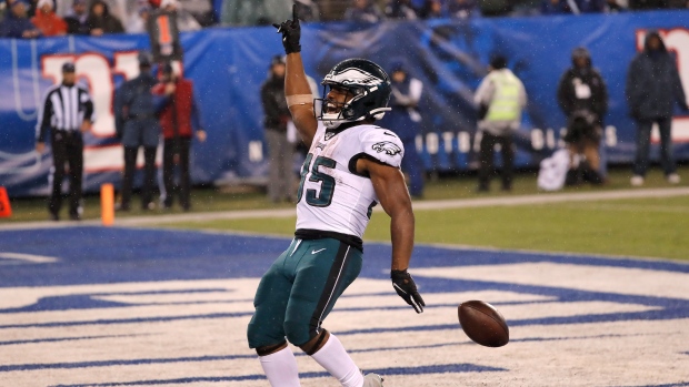 Eagles RB Scott adds Rocket League pro gamer to resume, signs with Dignitas