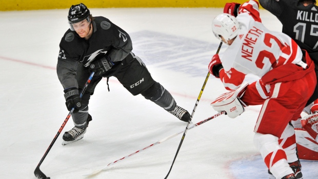 Brayden Point scores deciding goal, Tampa Bay Lightning ...