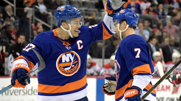 New York Islanders' Brock Nelson Pulls Out His Own Tooth During Loss To  Toronto Maple Leafs