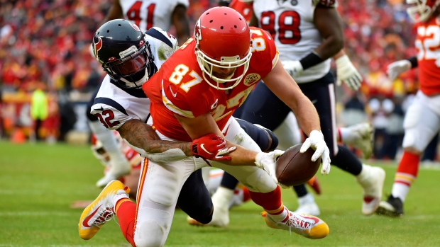 Travis Kelce (87) and Lonnie Johnson Jr. (32)