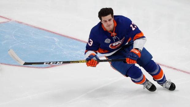 Schwartz] Mat Barzal with a new haircut to start training camp : r