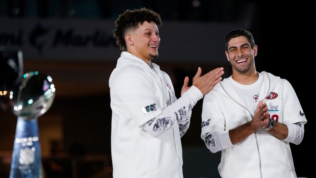 Patrick Mahomes, left, Jimmy Garoppolo 