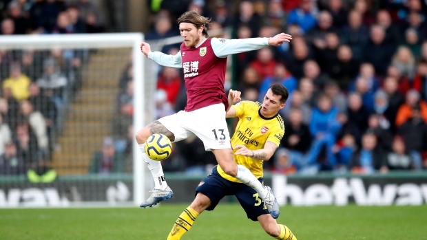 Burnley's Jeff Hendrick and Arsenal's Granit Xhaka , The Canadian Press Burnley's Jeff Hendrick and Arsenal's Granit Xhaka