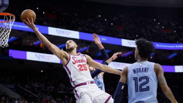 Ben Simmons, left, goes up for a shot against Jonas Valanciunas