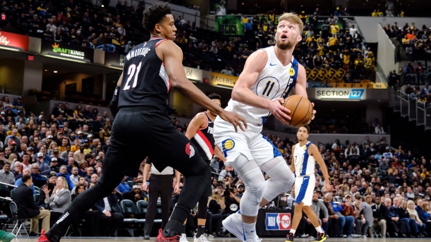 Domantas Sabonis (11) and Hassan Whiteside (21)