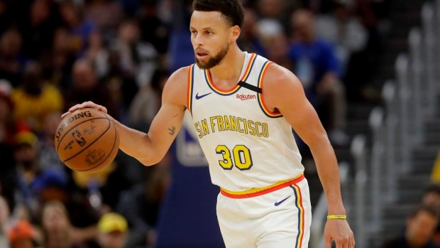 Warriors' Stephen Curry sits out against 76ers with flu Article Image 0