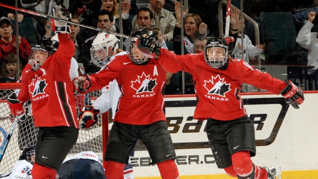 Jayna Hefford, Caroline Ouellette, Vicky Sunohara 2007 Women's Worlds