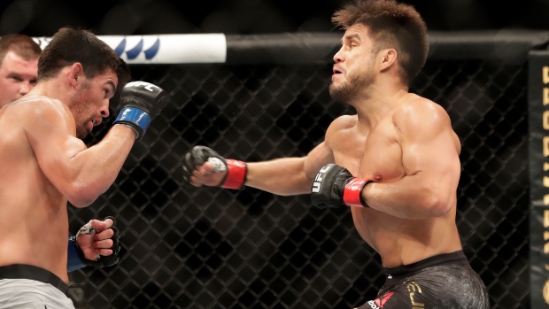 Henry Cejudo Defeats Dominick Cruz To Retain Bantamweight Title In Ufc 249 Co Main Event Tsn Ca