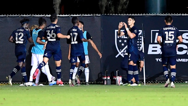 Khiry Shelton Helps Sporting Kansas City Tie Fc Dallas Tsn Ca