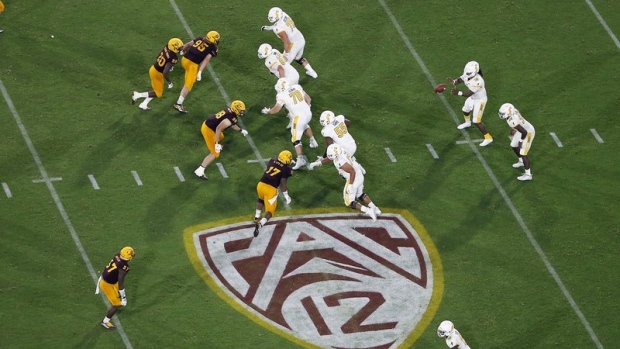 A football game between Arizona State and Kent State