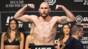 Canadian lightweight Nelson loses UFC bout by decision in London