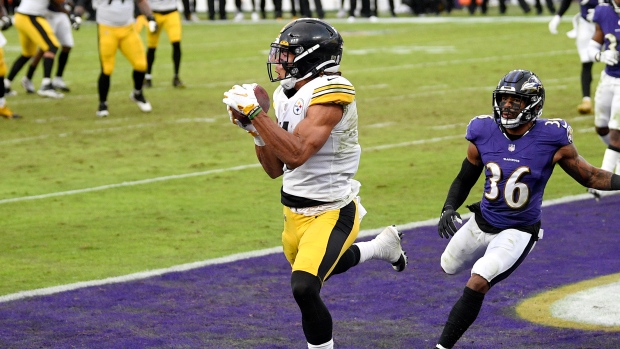 Pittsburgh Steelers' Chase Claypool, center left, makes a touchdown catch against Baltimore Ravens, The Canadian Press Pittsburgh Steelers' Chase Claypool, center left, makes a touchdown catch against Baltimore Ravens