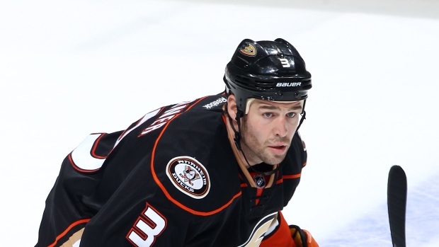 The Anaheim Ducks arrived for their game wearing District 5 Ducks jerseys -  Article - Bardown
