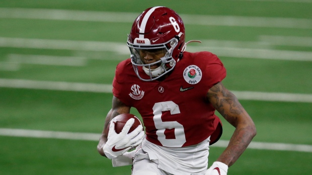 eagles select devonta smith