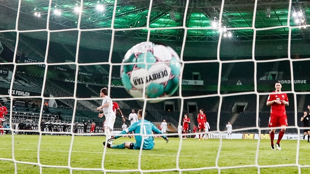 Bayern Munich squanders two-goal lead to lose to Gladbach - TSN.ca
