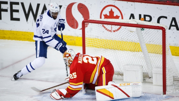 Leafs' Simmonds back in lineup, Galchenyuk to debut vs. Flames