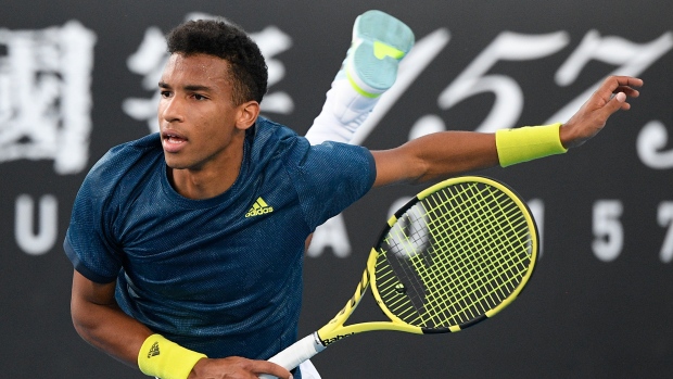 felix auger aliassime racket