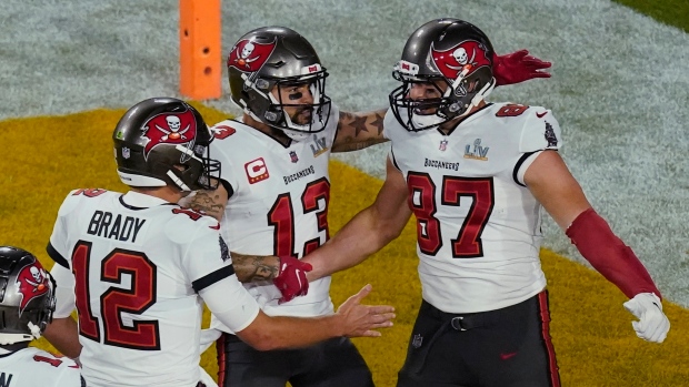 Tom Brady Mike Evans Rob Gronkowski, The Canadian Press Tom Brady Mike Evans Rob Gronkowski