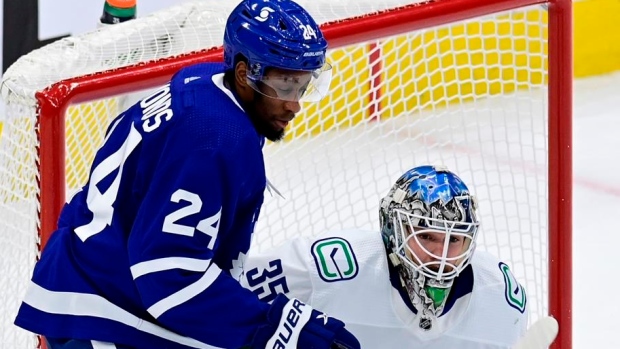 Maple Leafs Honour Wayne Simmonds For Reaching 1000 NHL Games Milestone 