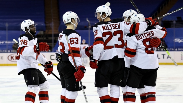 Devils win 3rd straight, edge Sharks 2-1