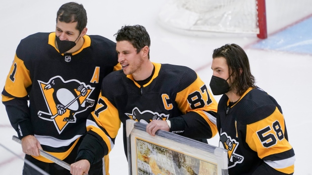 Pittsburgh Penguins Men's 500 Level Evgeni Malkin Pittsburgh White Shirt