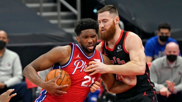 Joel Embiid, Aron Baynes 