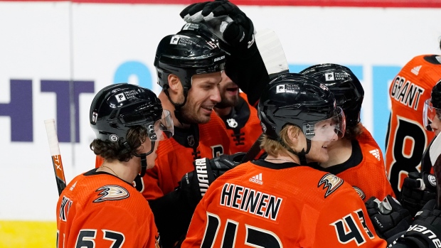 Ryan Getzlaf celebrates with teammates 