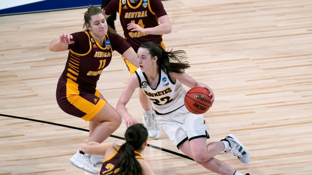 Caitlin Clark (22), Micaela Kelly (11), The Canadian Press Caitlin Clark (22), Micaela Kelly (11)