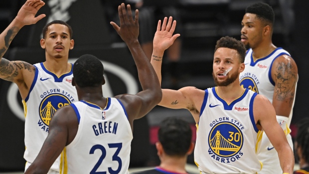 Steph Curry Scores 33 Golden State Warriors Roll To Win Over Cleveland Cavaliers Tsn Ca Steph Curry Scores 33 Golden State Warriors Roll To Win Over Cleveland Cavaliers Tsn Ca