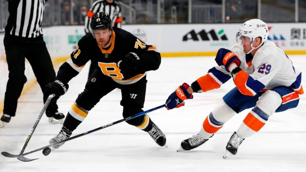 Taylor Hall vuelve a marcar, el Swamen alemán Boston Bruins vacia a los isleños de Nueva York