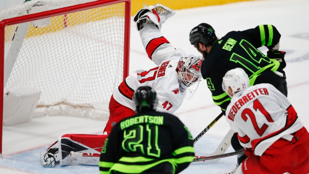 Dallas Stars' Jamie Benn (14) scores winning goal against Carolina Hurricanes