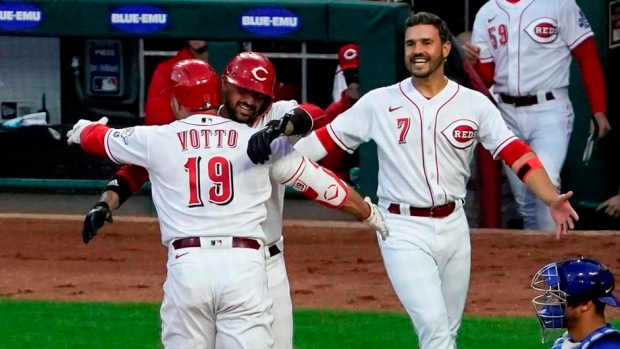 Joey Votto homers, adds 2-run single in return to Reds' lineup