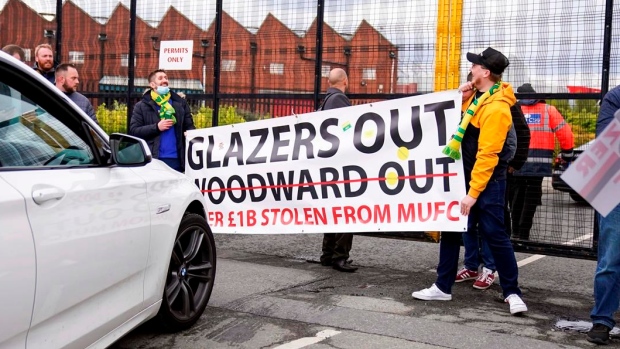 Manchester United fans protest , The Canadian Press Manchester United fans protest