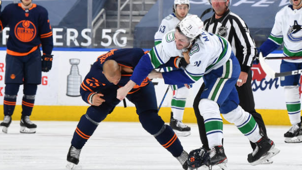 Zack MacEwen fights Darnell Nurse