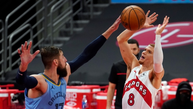 Malachi Flynn and Jonas Valanciunas