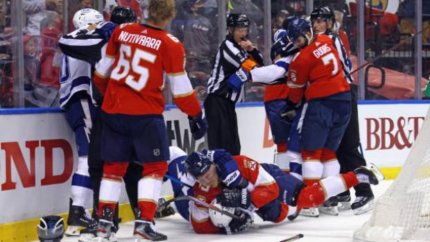 Panthers, Lightning fight after Bennett hit