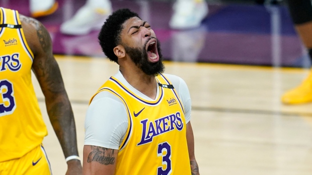 Anthony Davis returns to Lakers lineup vs. Mavs on minutes restriction