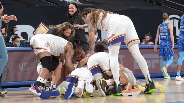 Phoenix Mercury celebrate