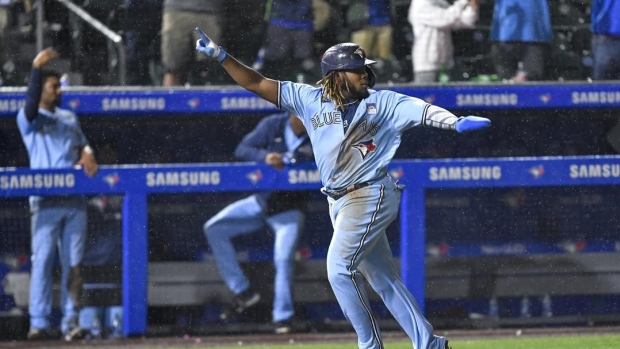 Toronto Blue Jays strzelili trzy gole na dziewiątym miejscu w zwycięstwie nad Miami Marlins