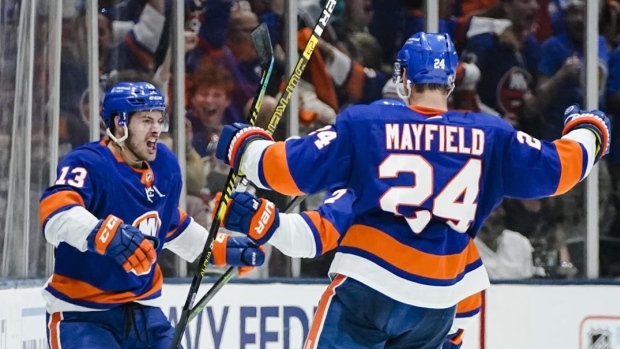 Mathew Barzal Scott Mayfield