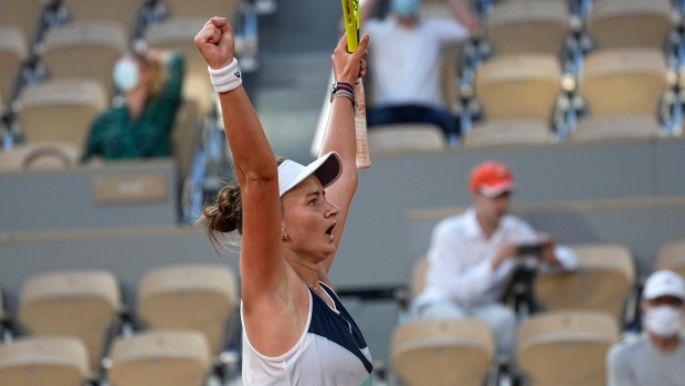 Barbora Krejcikova advances to French Open final after ...