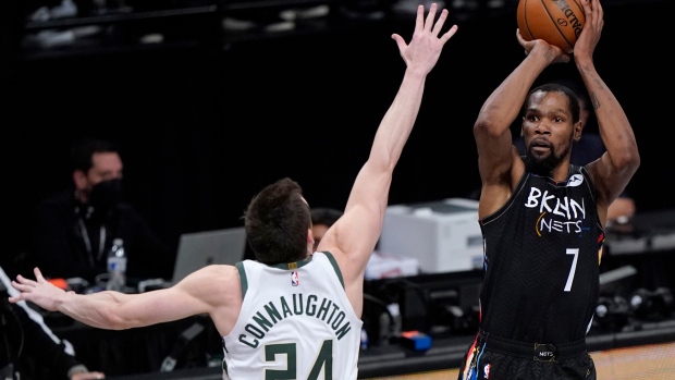 Kevin Durant shoots over Pat Connaughton