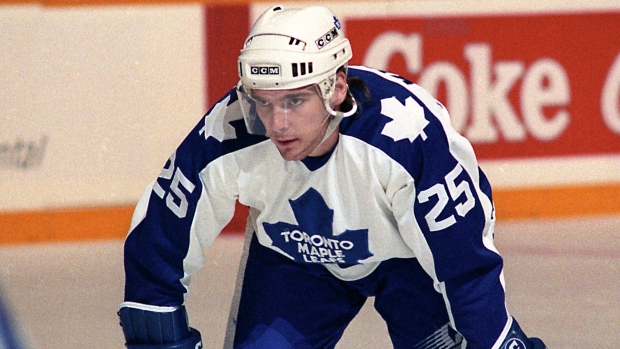 Wieloletni obrońca i dyrektor generalny NHL Tom Curvers zmarł w wieku 58 lat