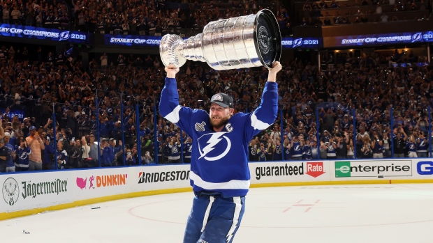 Steven Stamkos reaches 1,000 points in Lightning's victory